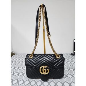 GUCCI Calfskin Matelasse Medium GG Marmont Shoulder Bag Black
